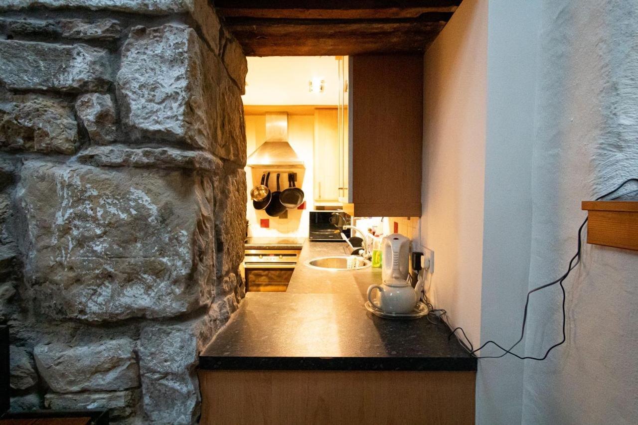 2 Bedroom Characterful Semi-Detached House, Enviably Located With Balcony And Terrace 圣安德鲁斯 外观 照片