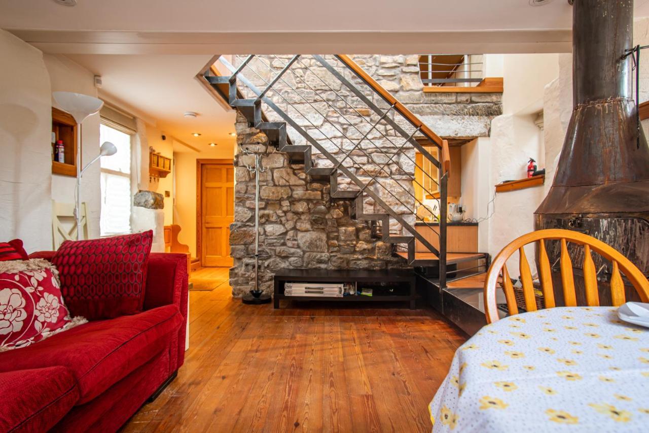 2 Bedroom Characterful Semi-Detached House, Enviably Located With Balcony And Terrace 圣安德鲁斯 外观 照片