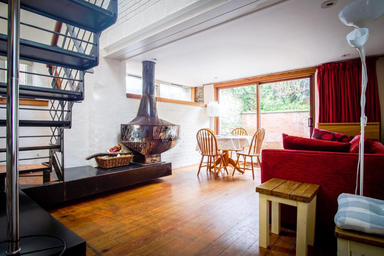 2 Bedroom Characterful Semi-Detached House, Enviably Located With Balcony And Terrace 圣安德鲁斯 外观 照片
