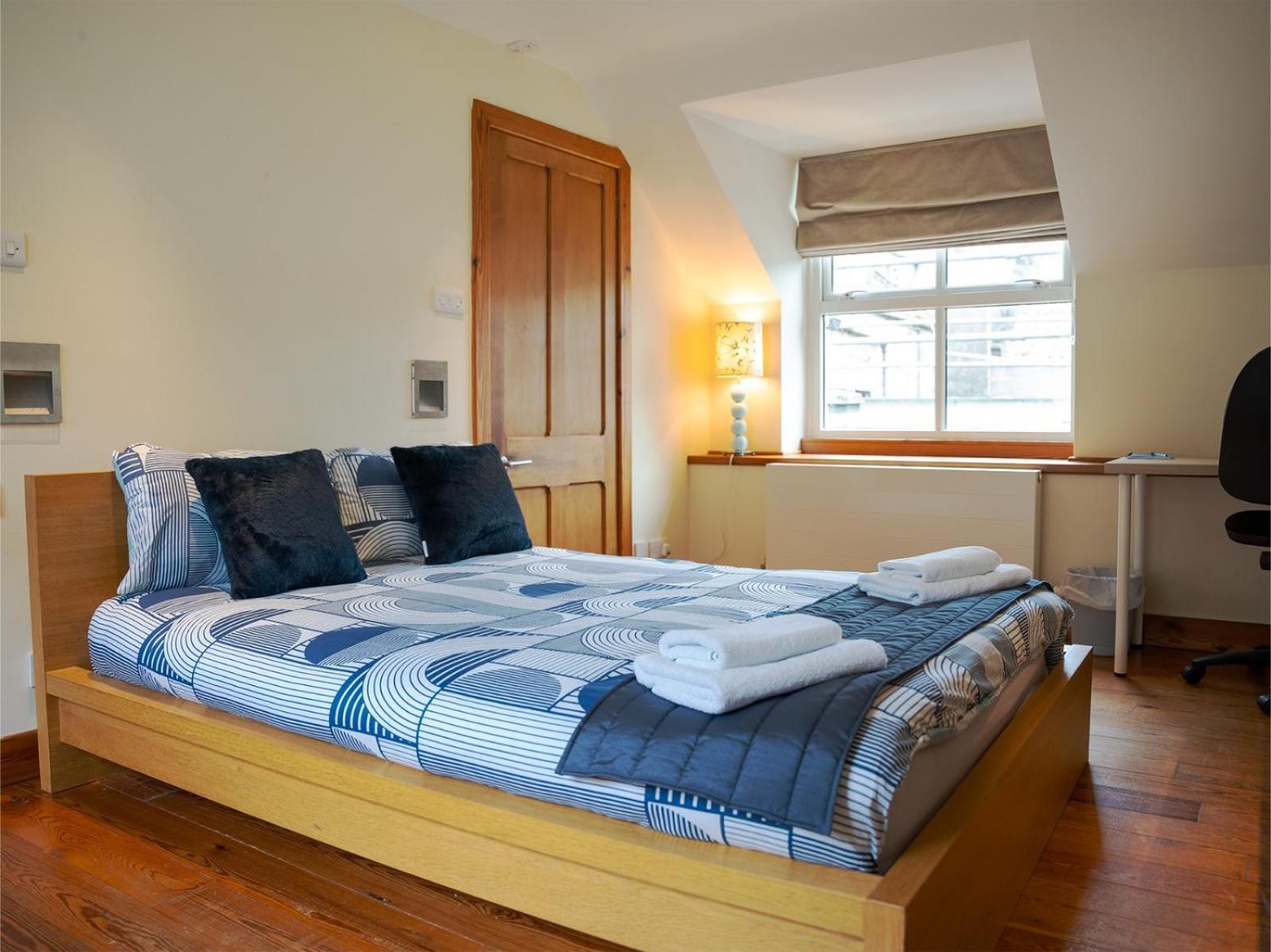 2 Bedroom Characterful Semi-Detached House, Enviably Located With Balcony And Terrace 圣安德鲁斯 外观 照片