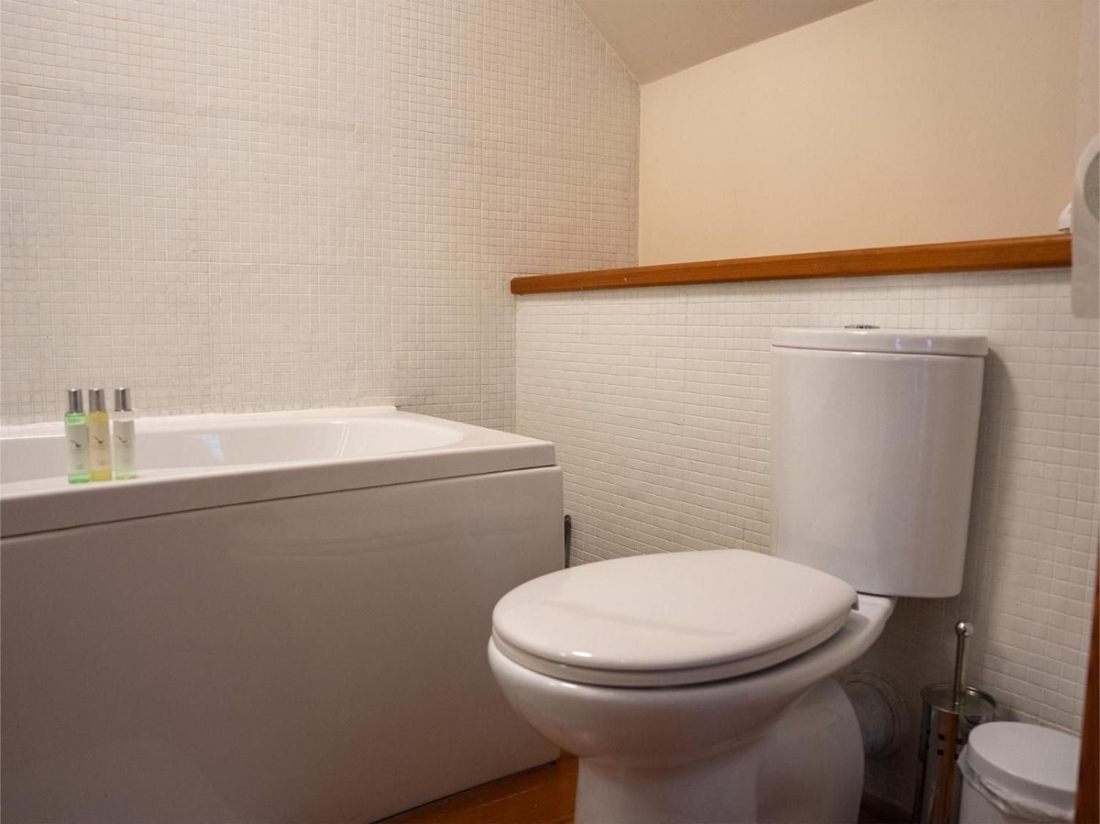 2 Bedroom Characterful Semi-Detached House, Enviably Located With Balcony And Terrace 圣安德鲁斯 外观 照片