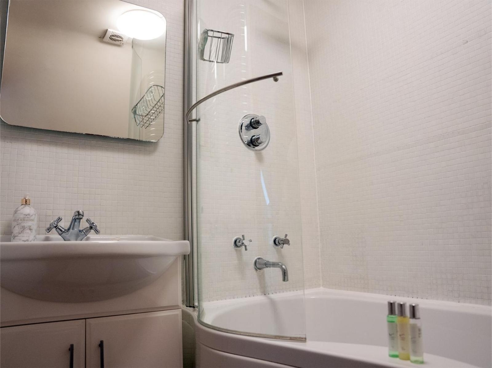 2 Bedroom Characterful Semi-Detached House, Enviably Located With Balcony And Terrace 圣安德鲁斯 外观 照片